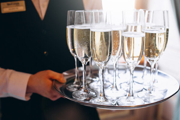 Продажи импортного игристого снизились на 10%