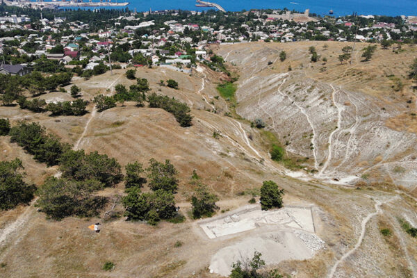 В Феодосии ученые исследуют винодельню IV до н.э.