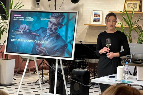 В «Московском долголетии» закрыли Школу сомелье